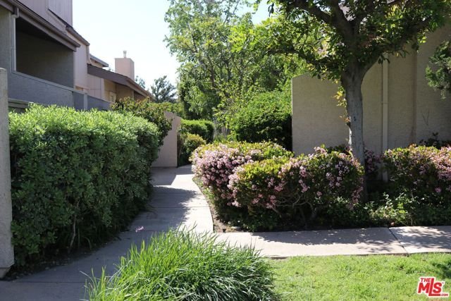 15137 Magnolia Boulevard A, Sherman Oaks, CA 91403