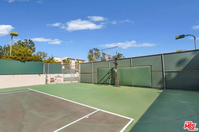 15137 Magnolia Boulevard A, Sherman Oaks, CA 91403