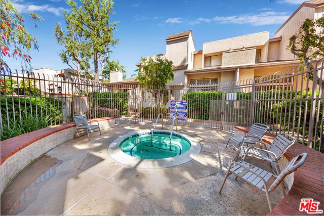 15137 Magnolia Boulevard A, Sherman Oaks, CA 91403