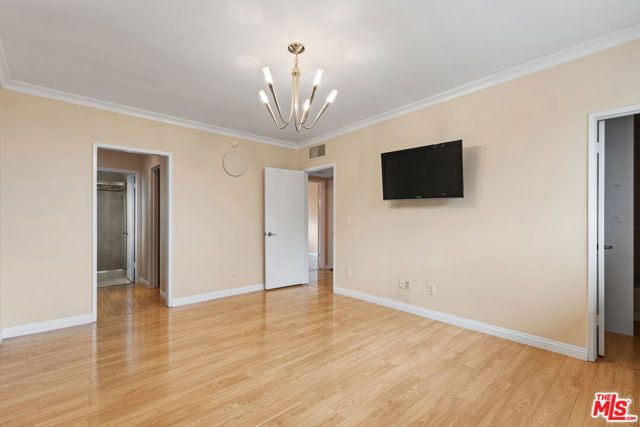 15137 Magnolia Boulevard A, Sherman Oaks, CA 91403