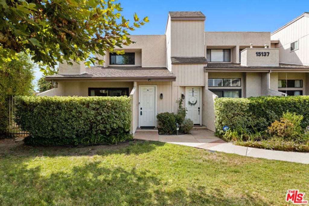 15137 Magnolia Boulevard A, Sherman Oaks, CA 91403
