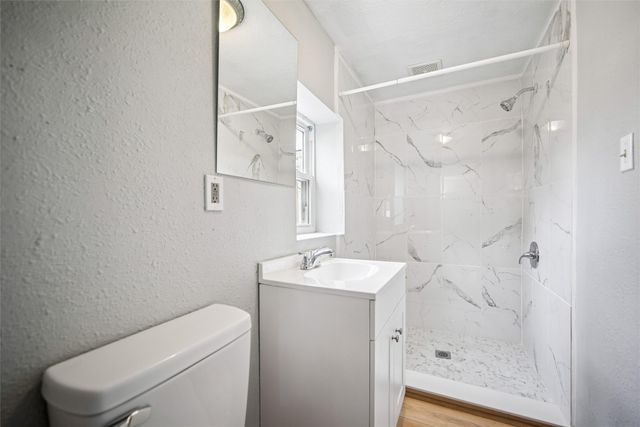 2400 45th Street, Des Moines, IA 50310