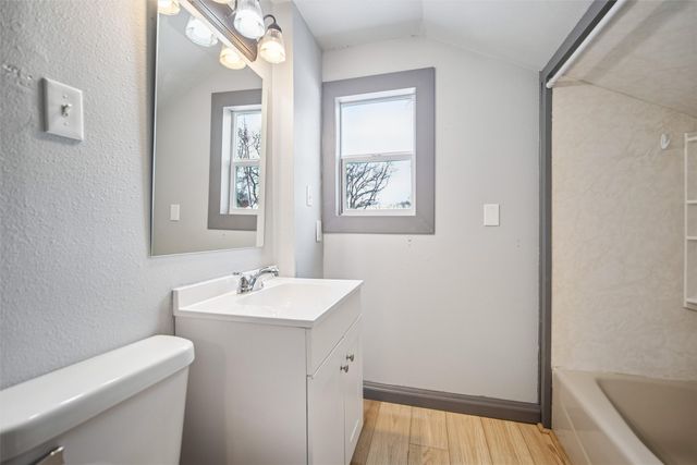 2400 45th Street, Des Moines, IA 50310