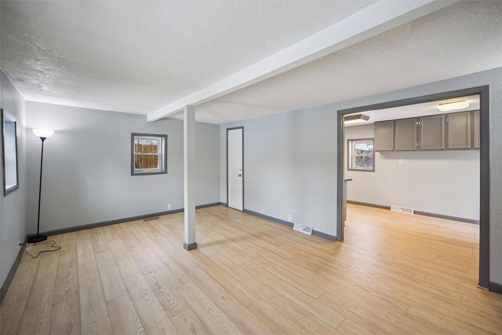 2400 45th Street, Des Moines, IA 50310