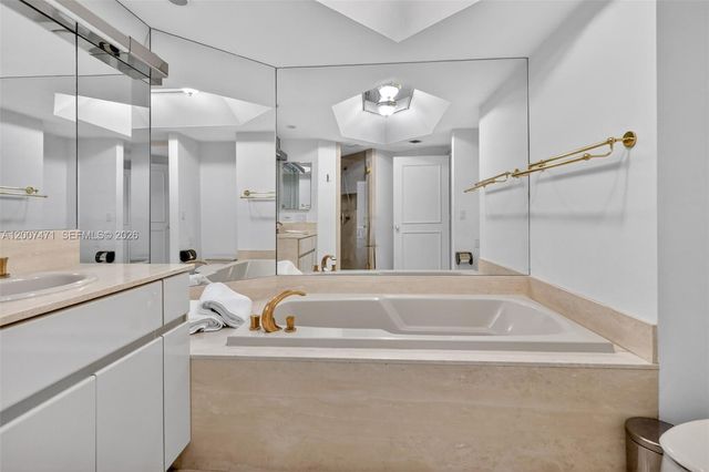 3000 Island Boulevard 2305, Aventura, FL 33160