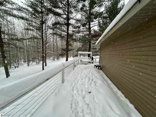 7467 E Higgins Lake Drive, Roscommon, MI 48653