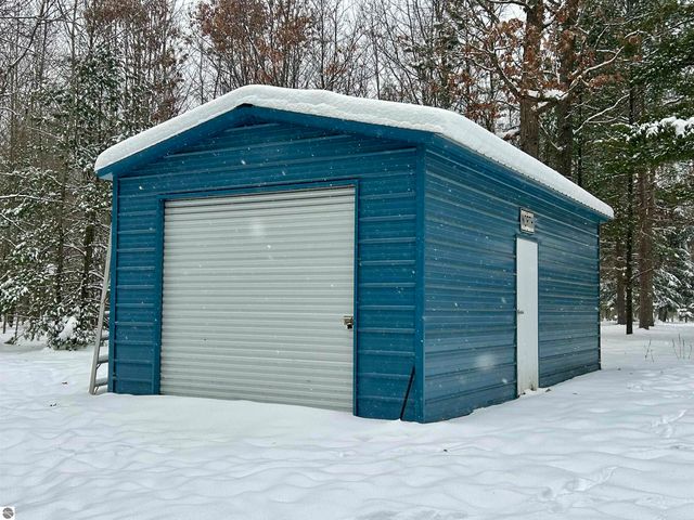 7467 E Higgins Lake Drive, Roscommon, MI 48653