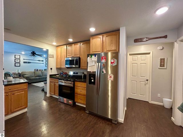 7467 E Higgins Lake Drive, Roscommon, MI 48653