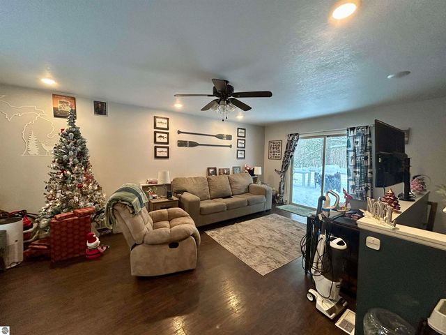 7467 E Higgins Lake Drive, Roscommon, MI 48653