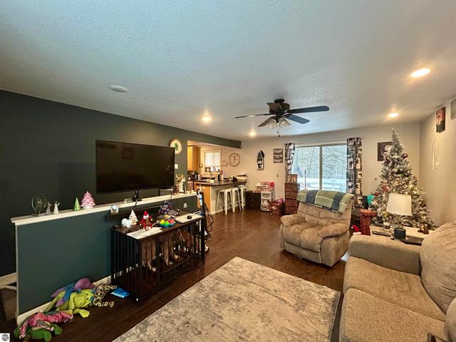 7467 E Higgins Lake Drive, Roscommon, MI 48653