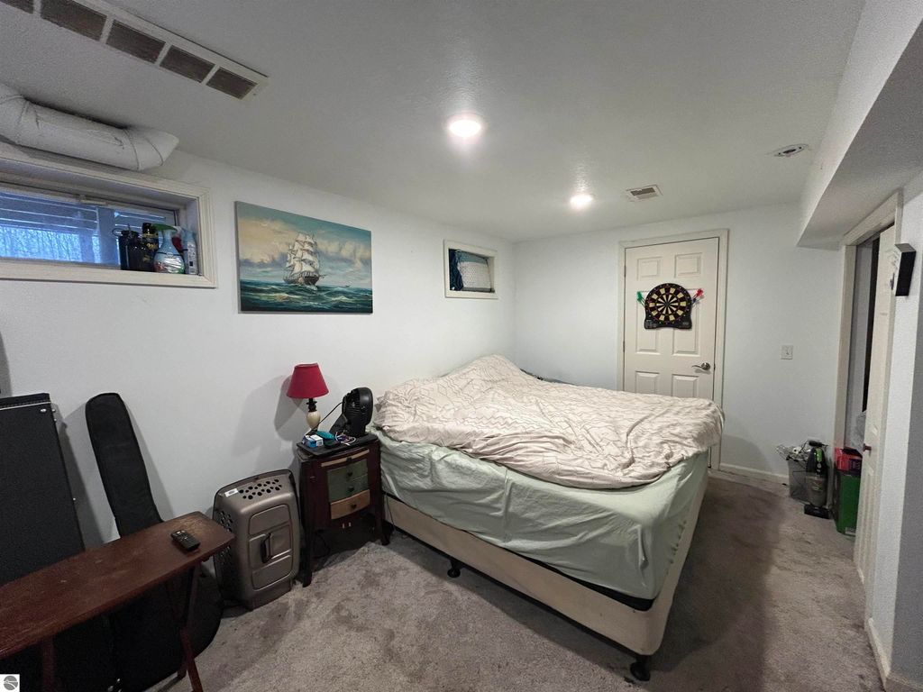 Image 21 of property listing at 7467 E Higgins Lake Drive, Roscommon, MI 48653