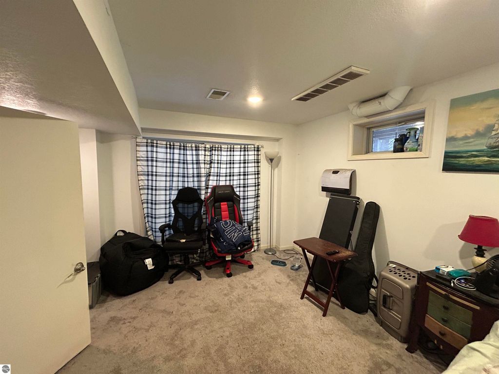 Image 22 of property listing at 7467 E Higgins Lake Drive, Roscommon, MI 48653