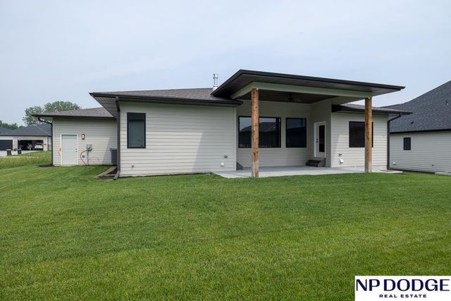 8901 Appaloosa Lane, Lincoln, NE 68520