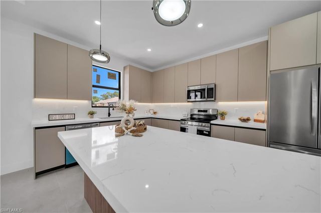 2606 40th ST SW, Lehigh Acres, FL 33976