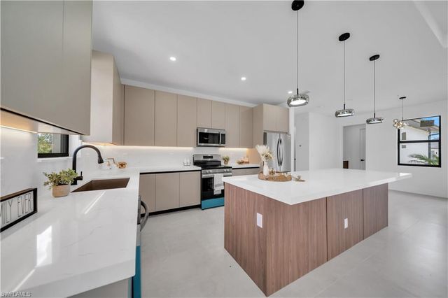 2606 40th ST SW, Lehigh Acres, FL 33976