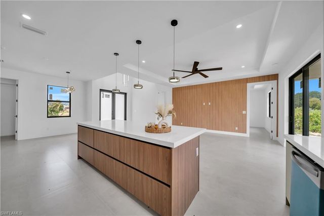 2606 40th ST SW, Lehigh Acres, FL 33976