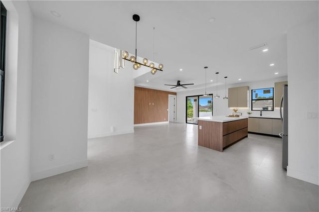 2606 40th ST SW, Lehigh Acres, FL 33976