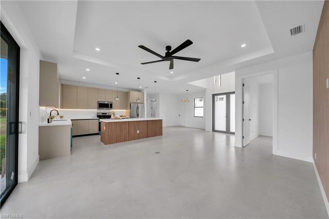 2606 40th ST SW, Lehigh Acres, FL 33976