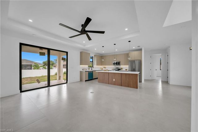 2606 40th ST SW, Lehigh Acres, FL 33976