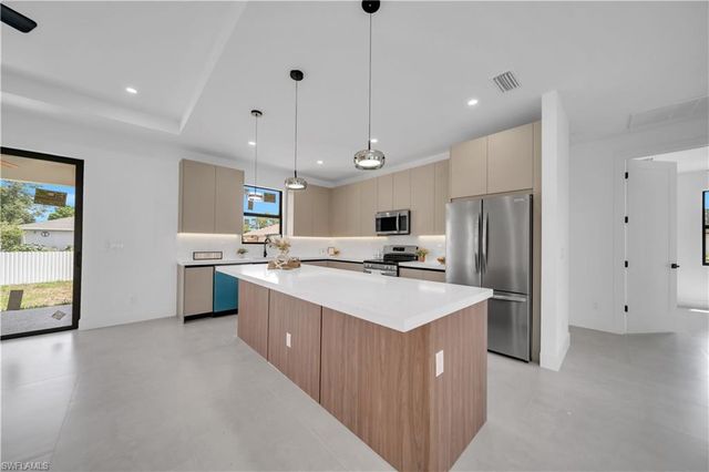 2606 40th ST SW, Lehigh Acres, FL 33976