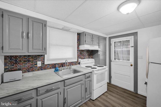 435 W CENTRE ST, Shenandoah, PA 17976