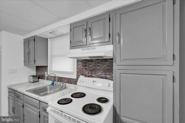 435 W CENTRE ST, Shenandoah, PA 17976