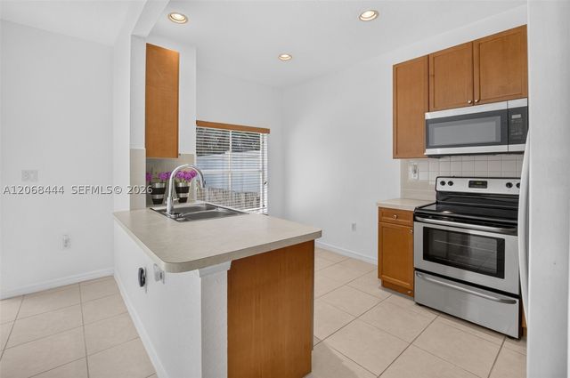 218 Lake Monterey Cir, Boynton Beach, FL 33426