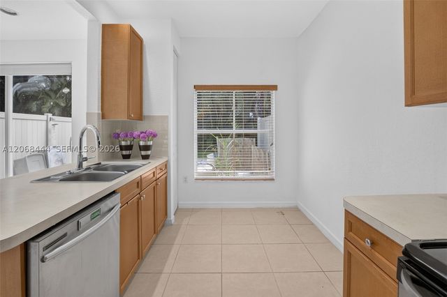 218 Lake Monterey Cir, Boynton Beach, FL 33426