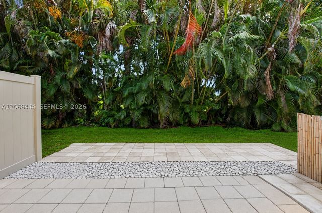 218 Lake Monterey Cir, Boynton Beach, FL 33426
