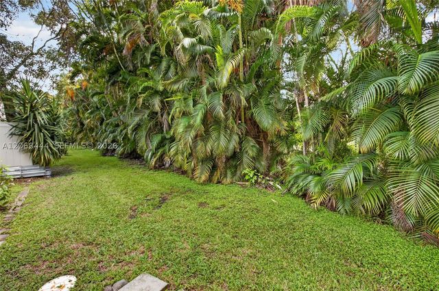 218 Lake Monterey Cir, Boynton Beach, FL 33426