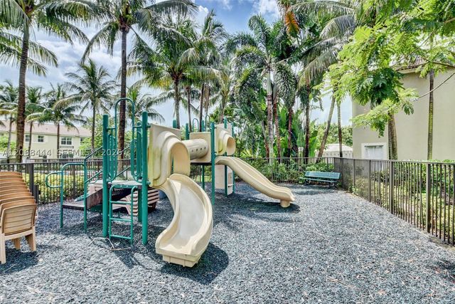 218 Lake Monterey Cir, Boynton Beach, FL 33426