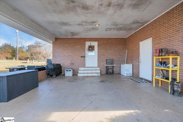 141 Mcjunkin Drive, Pickens, SC 29671