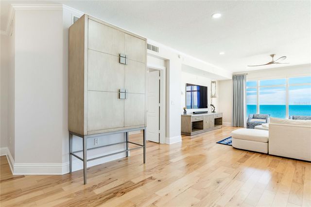 11 BAYMONT STREET 702, Clearwater Beach, FL 33767