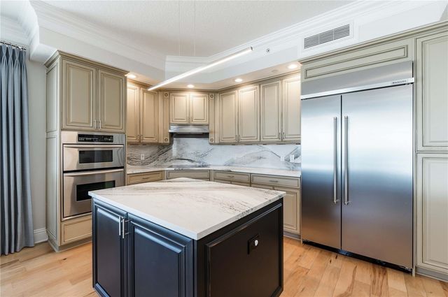 11 BAYMONT STREET 702, Clearwater Beach, FL 33767