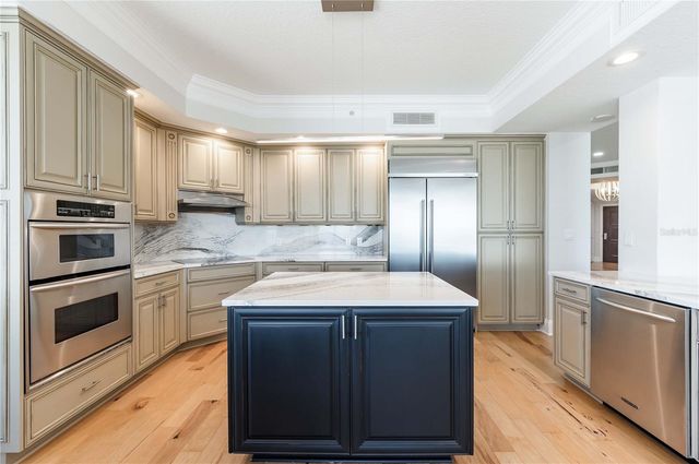 11 BAYMONT STREET 702, Clearwater Beach, FL 33767