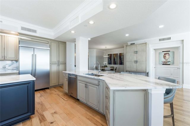 11 BAYMONT STREET 702, Clearwater Beach, FL 33767