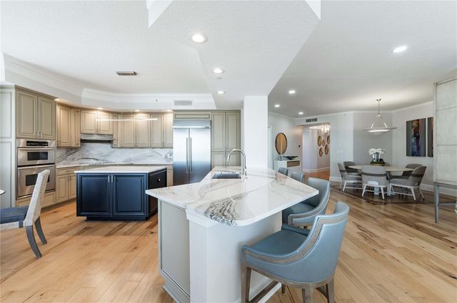 11 BAYMONT STREET 702, Clearwater Beach, FL 33767