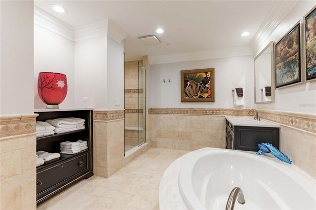 11 BAYMONT STREET 702, Clearwater Beach, FL 33767