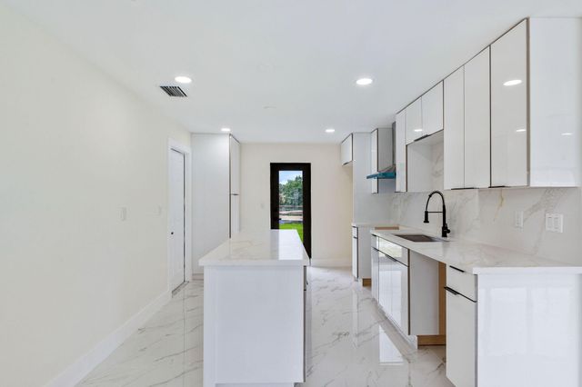 3185 Riddle Road, West Palm Beach, FL 33406