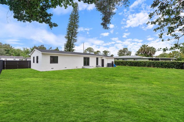 3185 Riddle Road, West Palm Beach, FL 33406