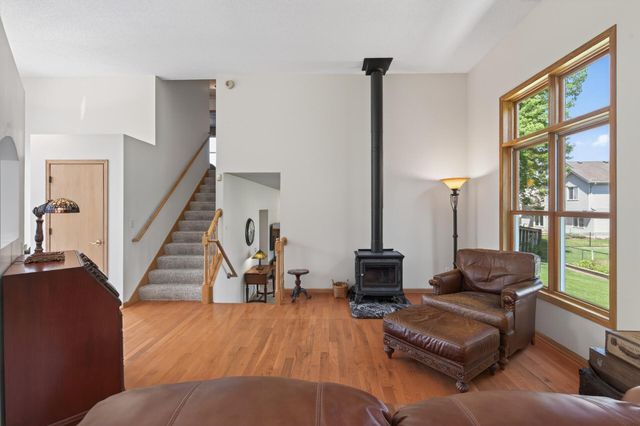 1225 EARLE Way, Burnsville, MN 55306