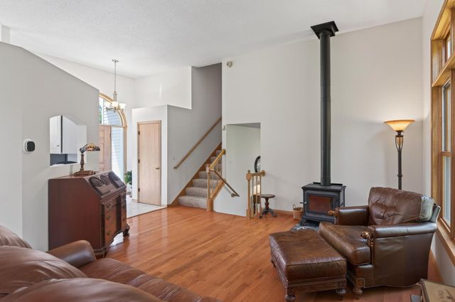 1225 EARLE Way, Burnsville, MN 55306