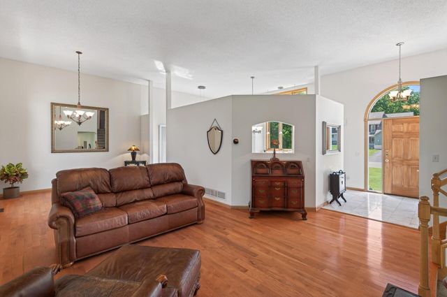 1225 EARLE Way, Burnsville, MN 55306