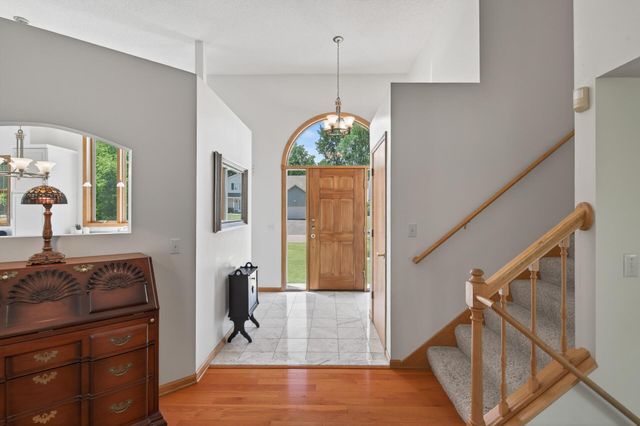 1225 EARLE Way, Burnsville, MN 55306