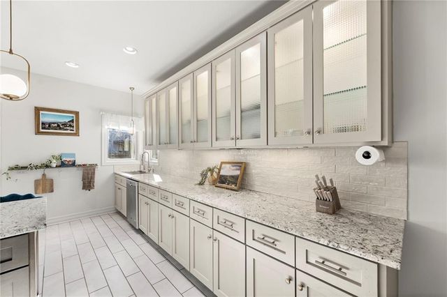 8901 N St Clair Avenue, Kansas City, MO 64154