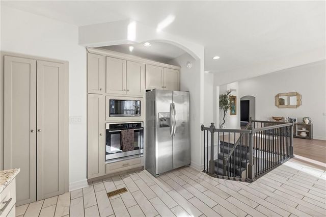 8901 N St Clair Avenue, Kansas City, MO 64154