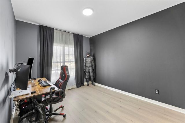 8901 N St Clair Avenue, Kansas City, MO 64154