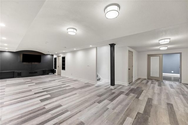 8901 N St Clair Avenue, Kansas City, MO 64154