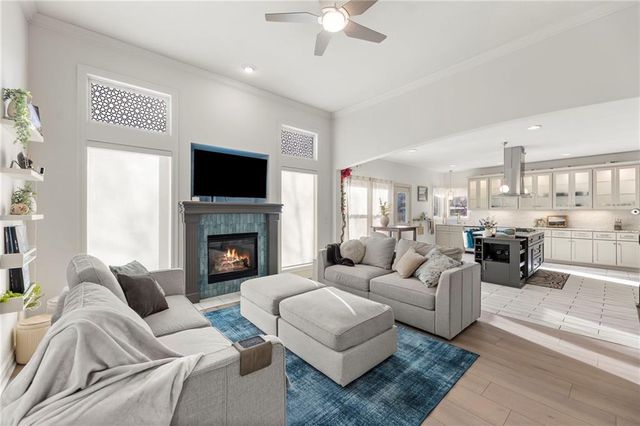 8901 N St Clair Avenue, Kansas City, MO 64154