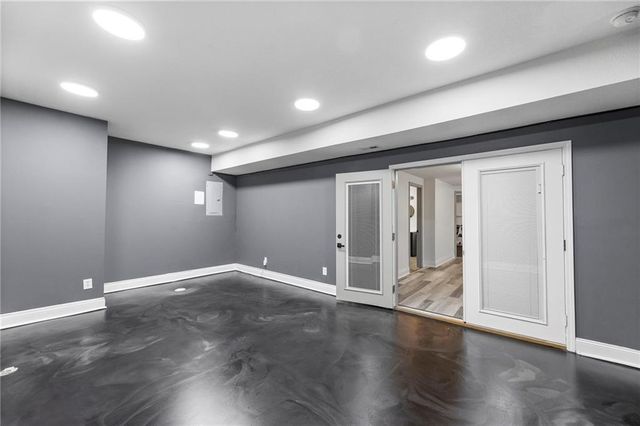 8901 N St Clair Avenue, Kansas City, MO 64154